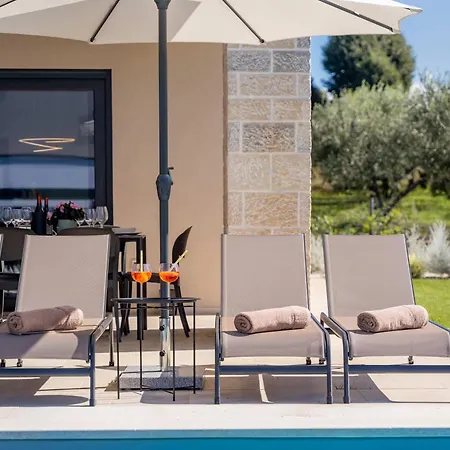 Fiducia - Modern Close To Porec Βίλα