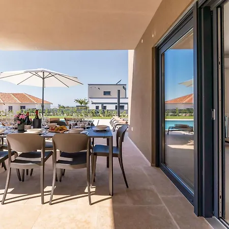 Fiducia - Modern Close To Porec *