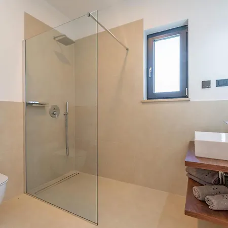 Fiducia - Modern Close To Porec Βίλα