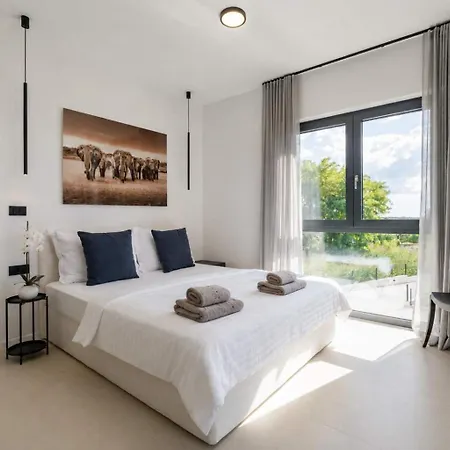 Fiducia - Modern Close To Porec *